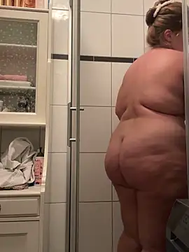 Snapshot of BootyLola chatting on 9, 11, 2025 BootyLola online show from 9, 11, 2025