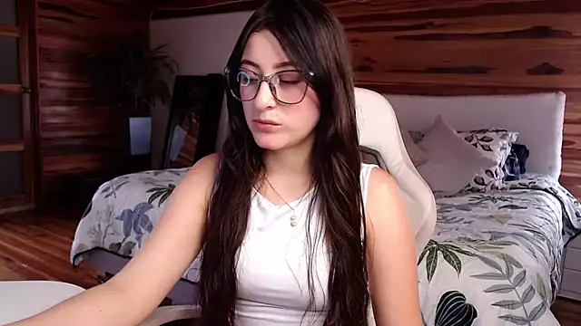 Snapshot of IsabelaGomez chatting on 8, 12, 2024 IsabelaGomez online show from 8, 12, 2024