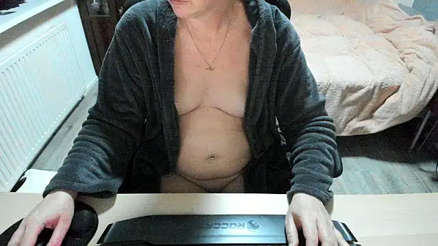 minoesje37 online show from 26, 2, 2025