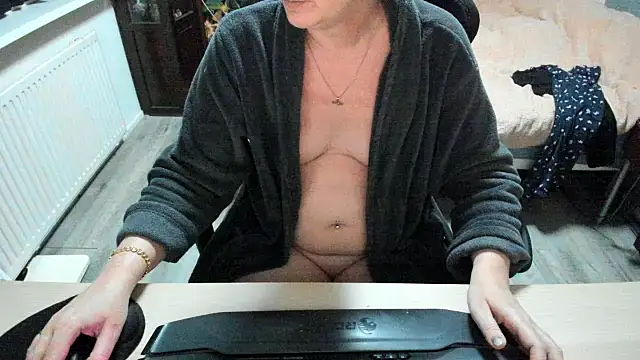 minoesje37 online show from 24, 2, 2025