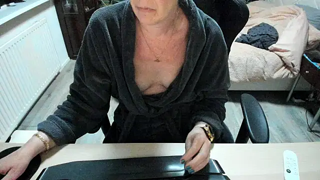 minoesje37 online show from 16, 3, 2025