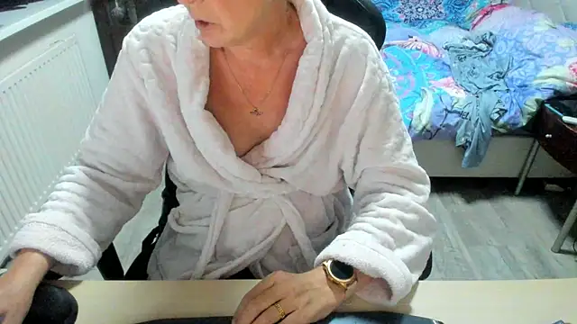 minoesje37 online show from 7, 10, 2025