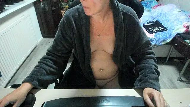 minoesje37 online show from 27, 9, 2025