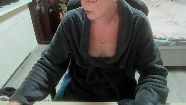 minoesje37 online show from 23, 2, 2026