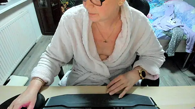 minoesje37 online show from 2, 3, 2025