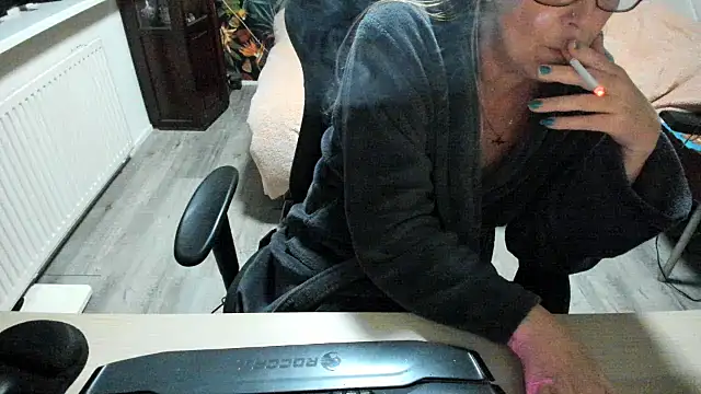 minoesje37 online show from 17, 3, 2025