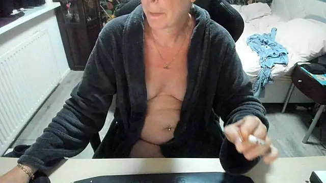 minoesje37 online show from 15, 9, 2025