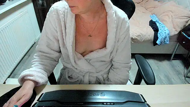 minoesje37 online show from 11, 3, 2025