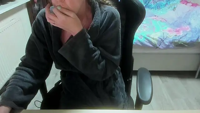 minoesje37 online show from 8, 3, 2026