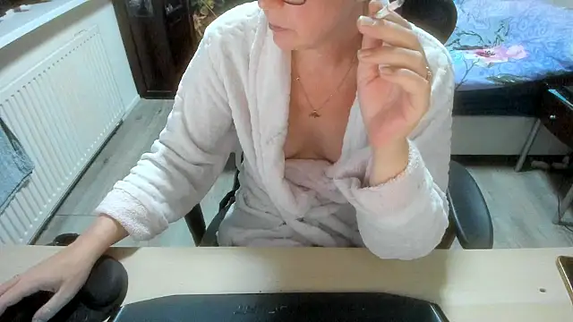 minoesje37 online show from 1, 12, 2025