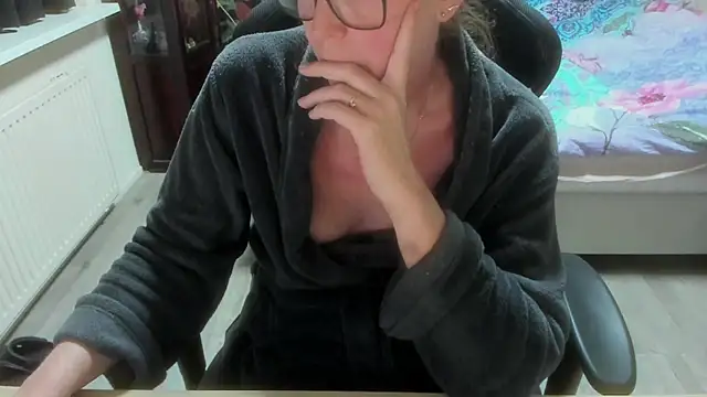 minoesje37 online show from 2, 3, 2026