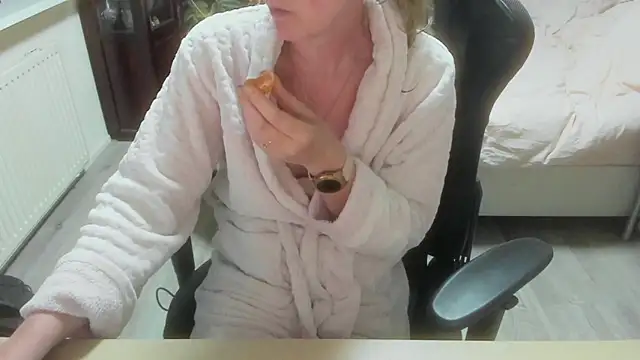 minoesje37 online show from 22, 3, 2026