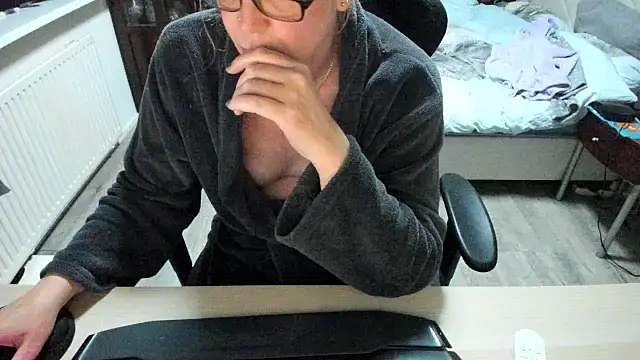 minoesje37 online show from 19, 3, 2025