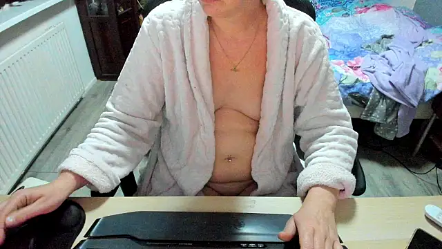 minoesje37 online show from 6, 3, 2025