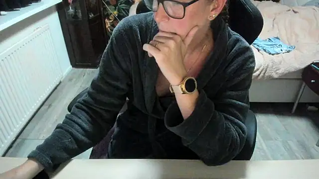 minoesje37 online show from 30, 10, 2025