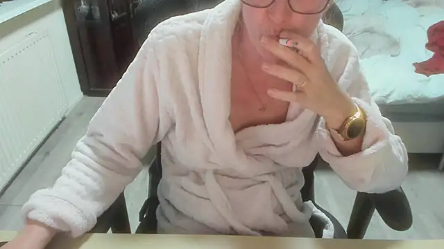 minoesje37 online show from 31, 3, 2026