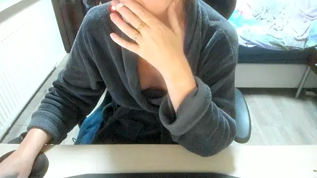 minoesje37 online show from 17, 11, 2025