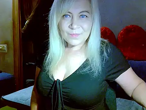 Snapshot of AgoniA7 chatting on 16, 12, 2025 AgoniA7 online show from 16, 12, 2025