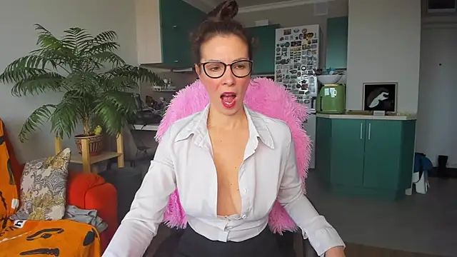 ChristinaGlory online show from 10, 3, 2025