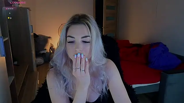 Snapshot of MilanaOmg chatting on 27, 6, 2026 MilanaOmg online show from 27, 6, 2026