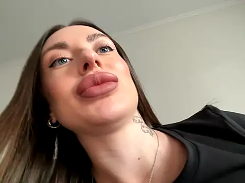 Blondeqlove online show from 15, 10, 2025