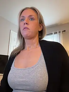 Kay Cakes online show from 11, 11, 2025