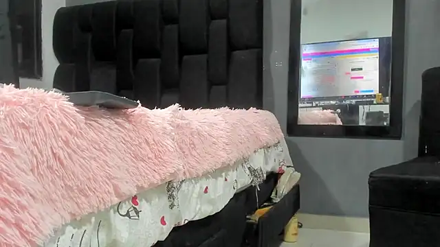 Snapshot of SandraGoldstein chatting on 15, 11, 2025 SandraGoldstein online show from 15, 11, 2025