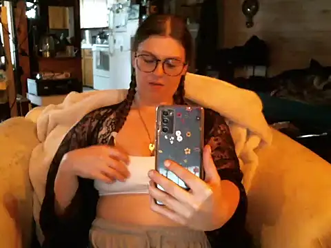 Snapshot of katie_kitten38 chatting on 6, 1, 2026 katie kitten38 online show from 6, 1, 2026