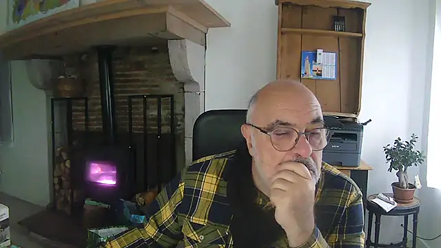 Snapshot of phlox3 chatting on 5, 12, 2025 phlox3 online show from 5, 12, 2025