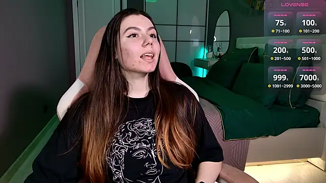 Foxohlove online show from 6, 3, 2025