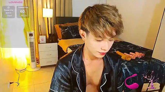 Snapshot of WildestTwink chatting on 9, 7, 2026 WildestTwink online show from 9, 7, 2026
