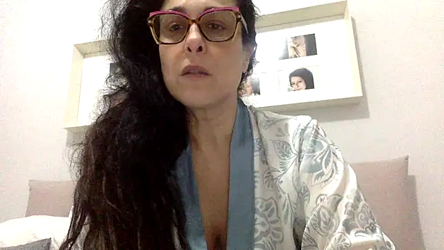 Snapshot of crudeliafrancy chatting on 2, 3, 2026 crudeliafrancy online show from 2, 3, 2026