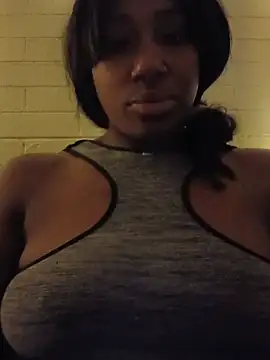Xochillovemoney2 online show from 18, 6, 2026