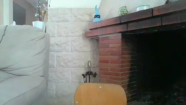 fammefatale1987 online show from 4, 4, 2026