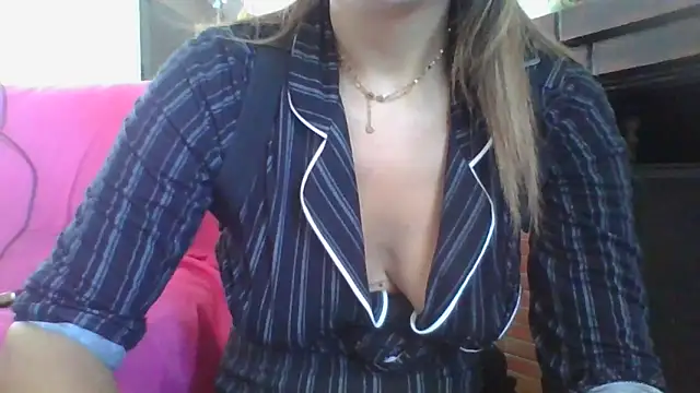 fammefatale1987 online show from 28, 4, 2026