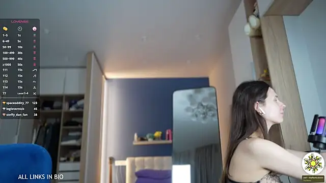 LAUREL HAZEL online show from 17, 3, 2025