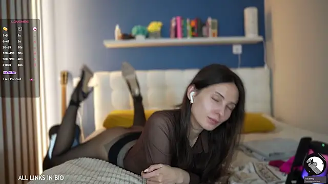 LAUREL HAZEL online show from 10, 3, 2025