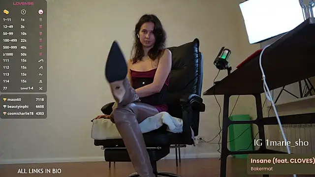 LAUREL HAZEL online show from 18, 11, 2025