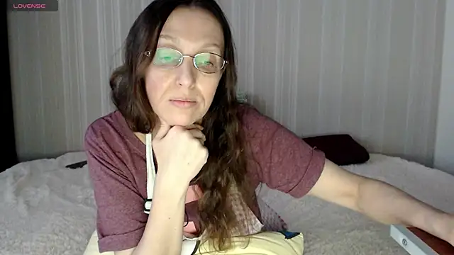 SylviaFoxy online show from 13, 1, 2025