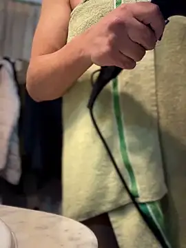 Snapshot of Chic_desire chatting on 17, 2, 2026 Chic desire online show from 17, 2, 2026