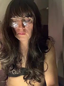 Snapshot of Chic_desire chatting on 2, 3, 2026 Chic desire online show from 2, 3, 2026