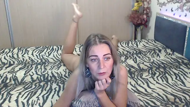 Snapshot of MirabelaSweet chatting on 8, 10, 2025 MirabelaSweet online show from 8, 10, 2025