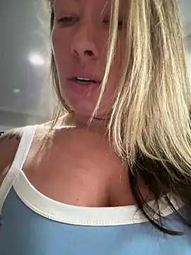 Snapshot of _NinaLuvSins_ chatting on 30, 6, 2026 NinaLuvSins online show from 30, 6, 2026