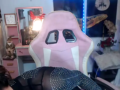 AsianMariaTs online show from 6, 10, 2025