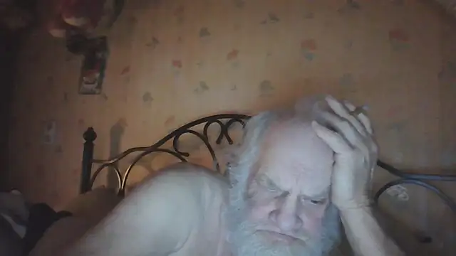 Snapshot of russtee chatting on 4, 6, 2026 russtee online show from 4, 6, 2026