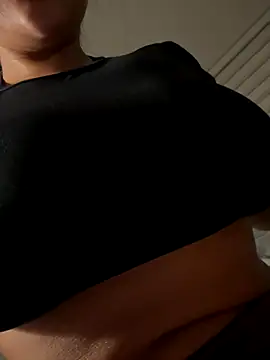 Snapshot of adrianalobo chatting on 12, 10, 2025 adrianalobo online show from 12, 10, 2025