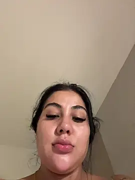 adrianalobo online show from 4, 12, 2025