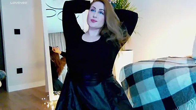 Snapshot of Sinful_Eyes chatting on 6, 2, 2026 Sinful Eyes online show from 6, 2, 2026