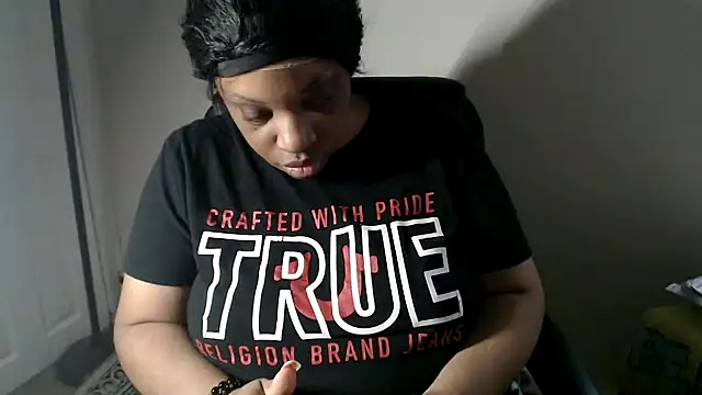 Snapshot of Sexymona1218 chatting on 2, 4, 2026 Sexymona1218 online show from 2, 4, 2026