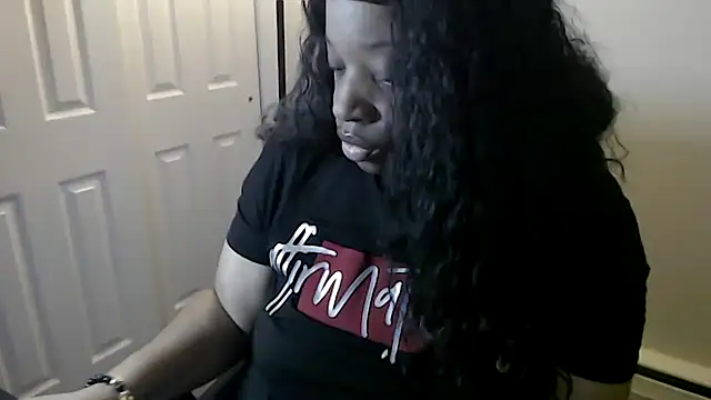 Snapshot of Sexymona1218 chatting on 6, 1, 2026 Sexymona1218 online show from 6, 1, 2026